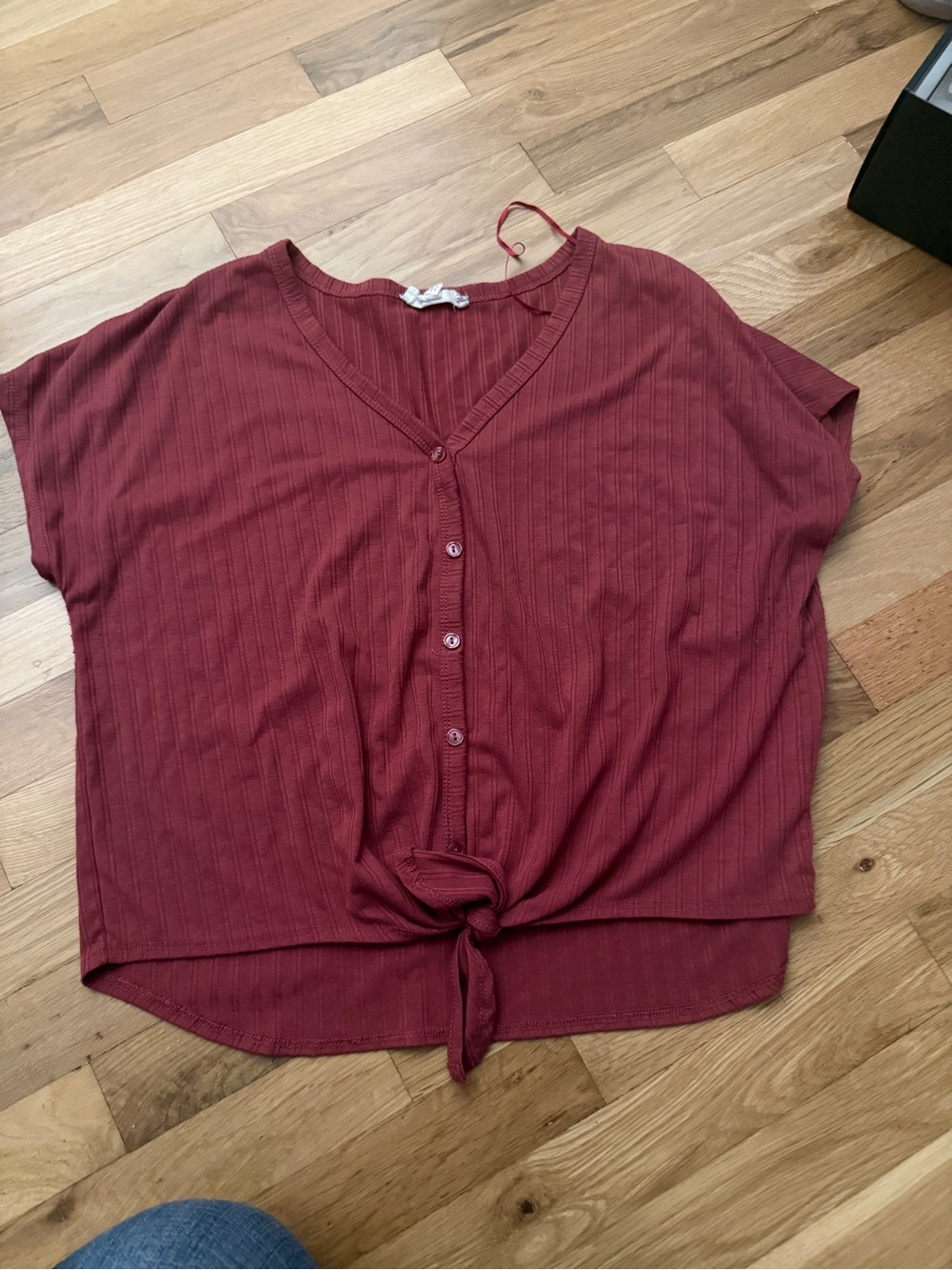 Pink Republic Ribbed Button-Front Tie-Hem Crop Top - Burgundy